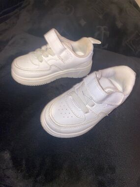H&M Velcro Sneakers  4-5c